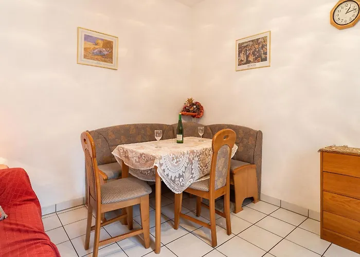 Moselle River Retreat Ediger-Eller